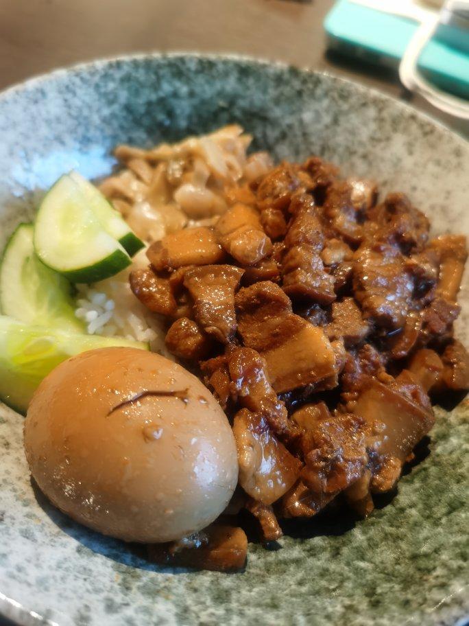洋葱酥卤肉饭