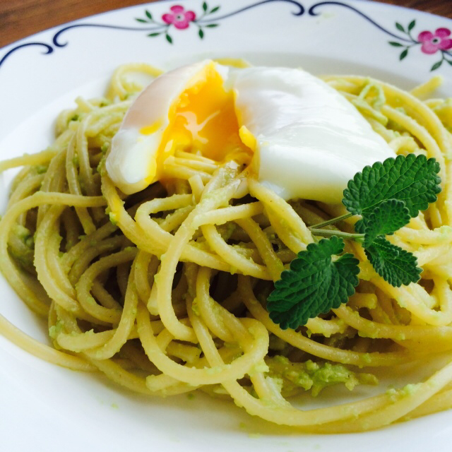 牛油果通心粉沙拉+温泉蛋topping