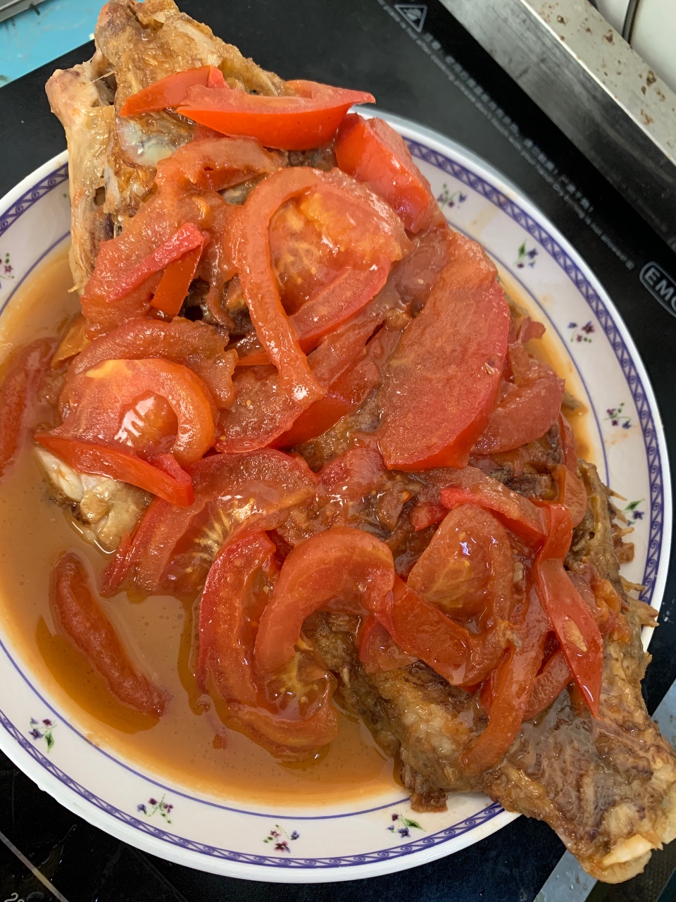 西红柿焖鱼的做法