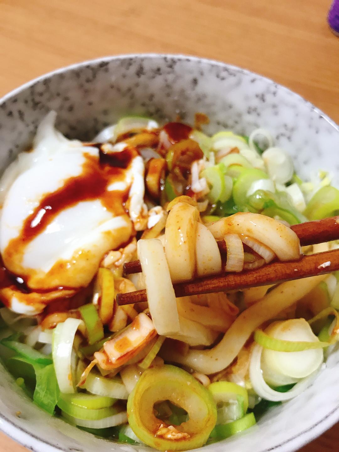 三分钟溏心蛋酱汁拌乌冬面