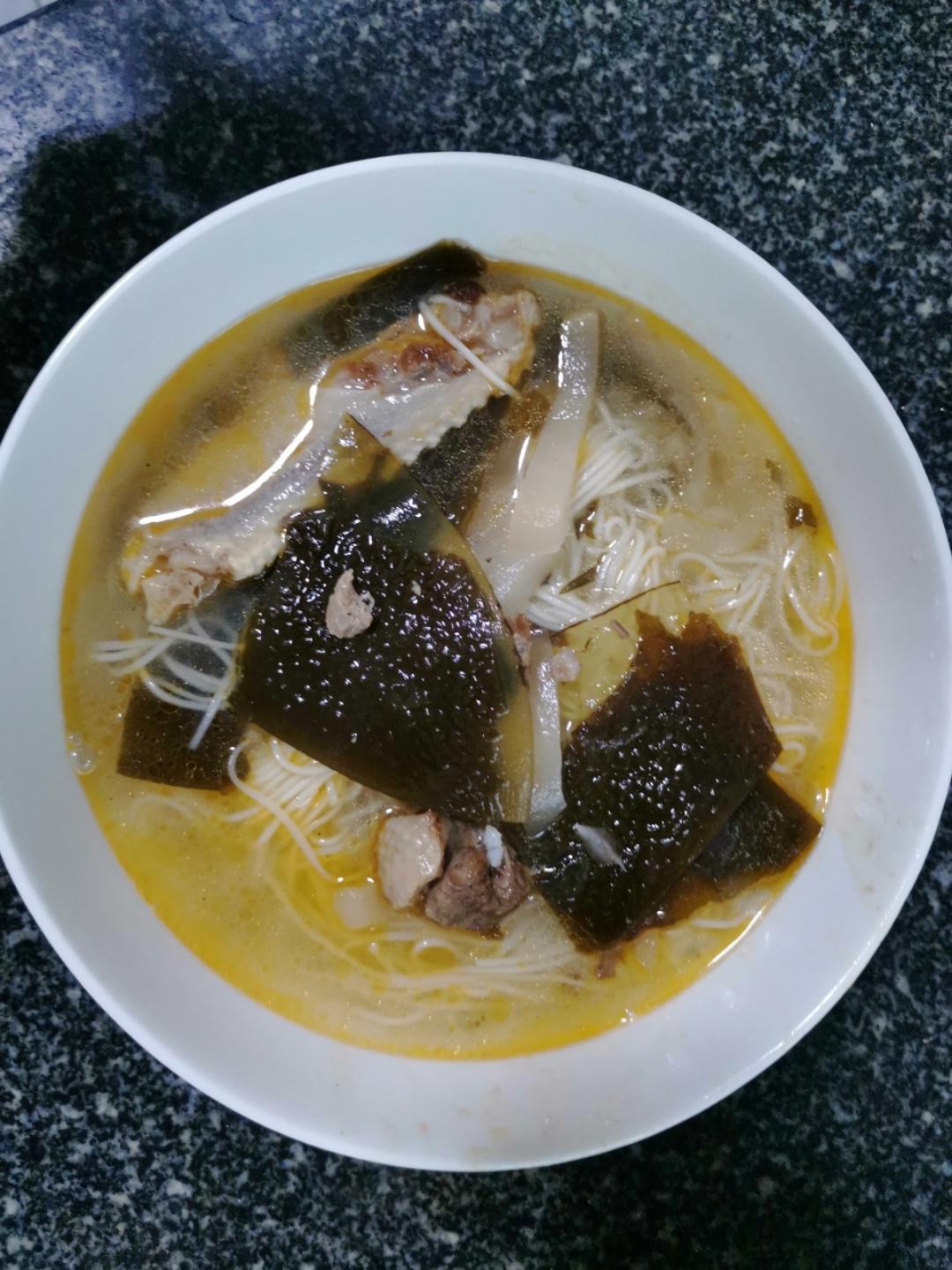 鸭汤浇面