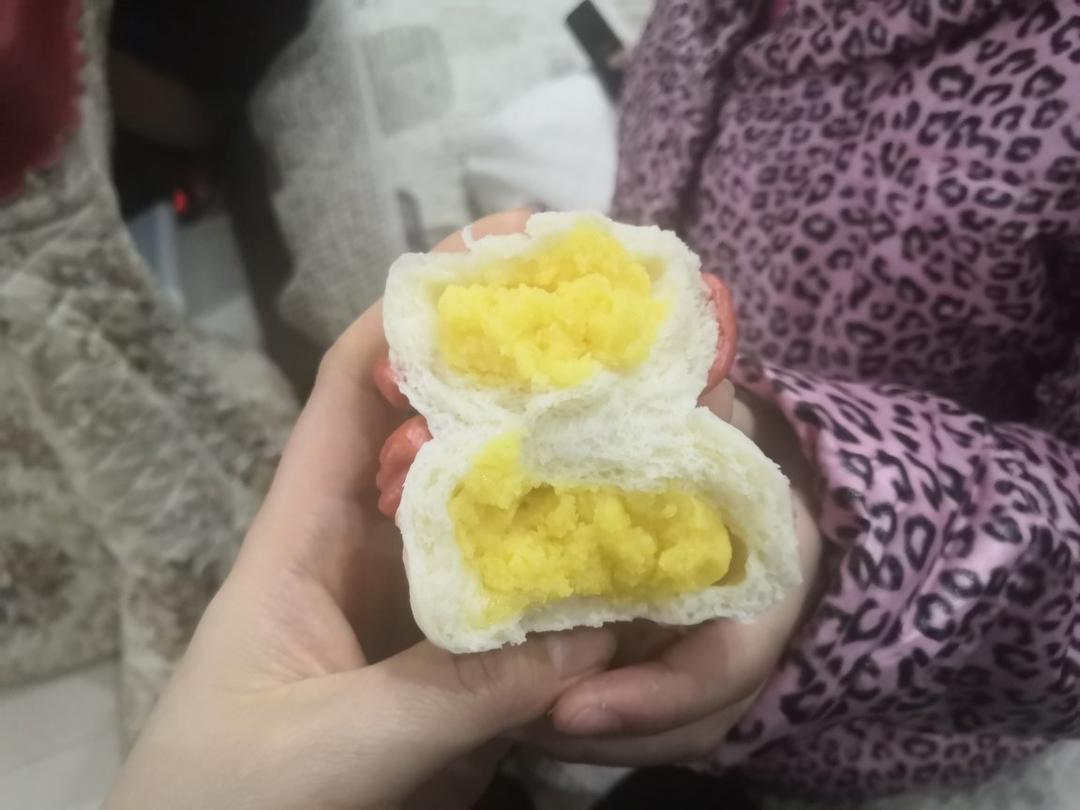 猪猪🐷奶黄包（内附简单超好吃的奶黄馅做法）
