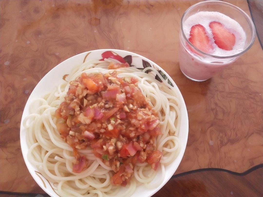 蕃茄蘑菇肉酱意大利面