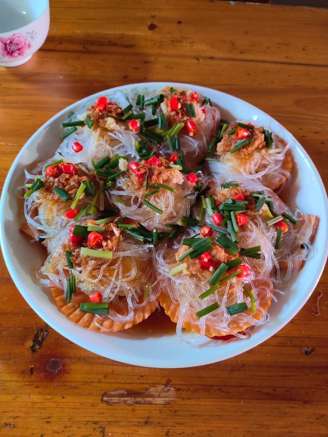 蒜蓉粉丝蒸扇贝（清晰图片步骤讲解）