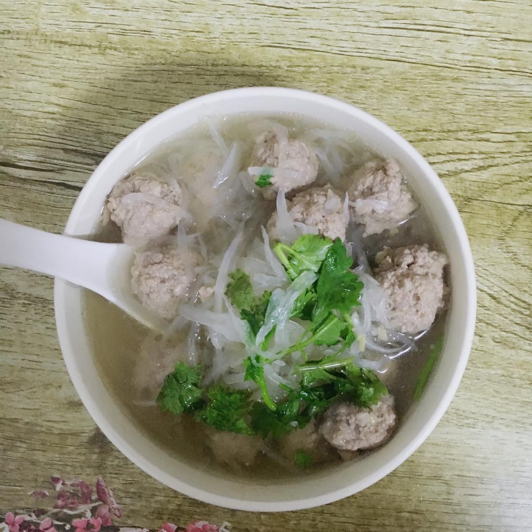 萝卜汆丸子汤