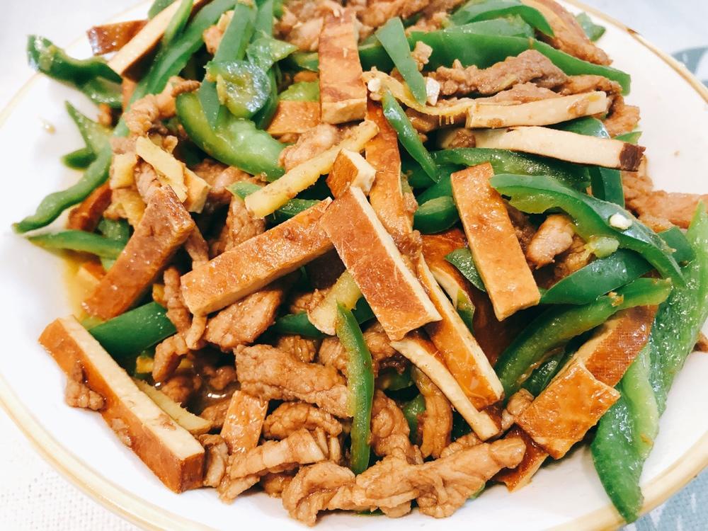 猫大爷的厨房做的青椒肉丝炒香干
