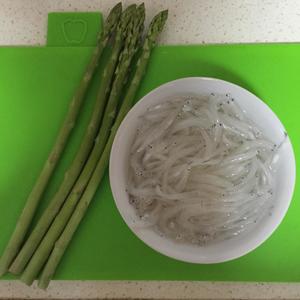 宝宝辅食-银鱼芦笋泥的做法 步骤1