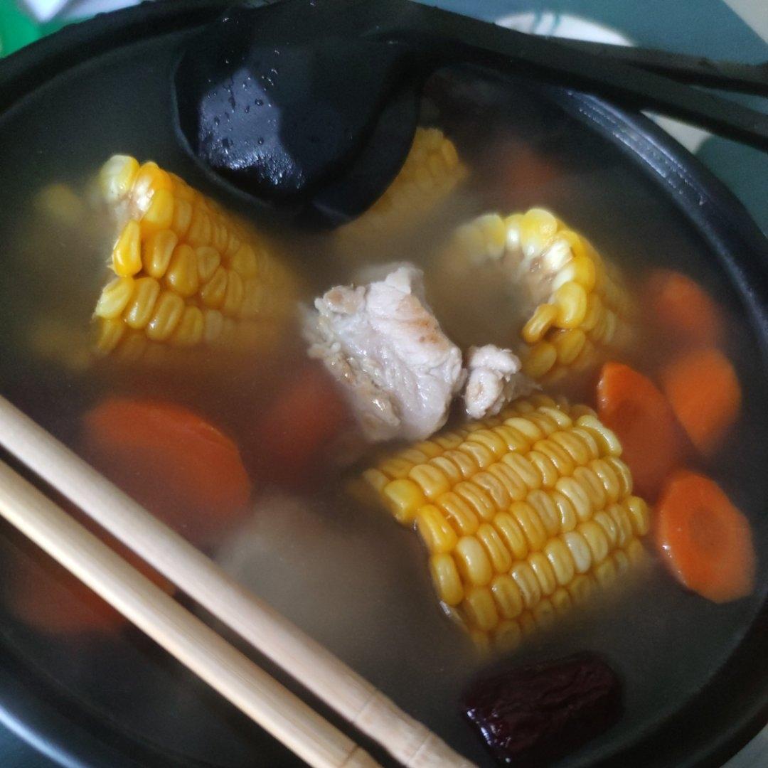 滋补养生 —— 玉米胡萝卜清炖排骨汤🌽