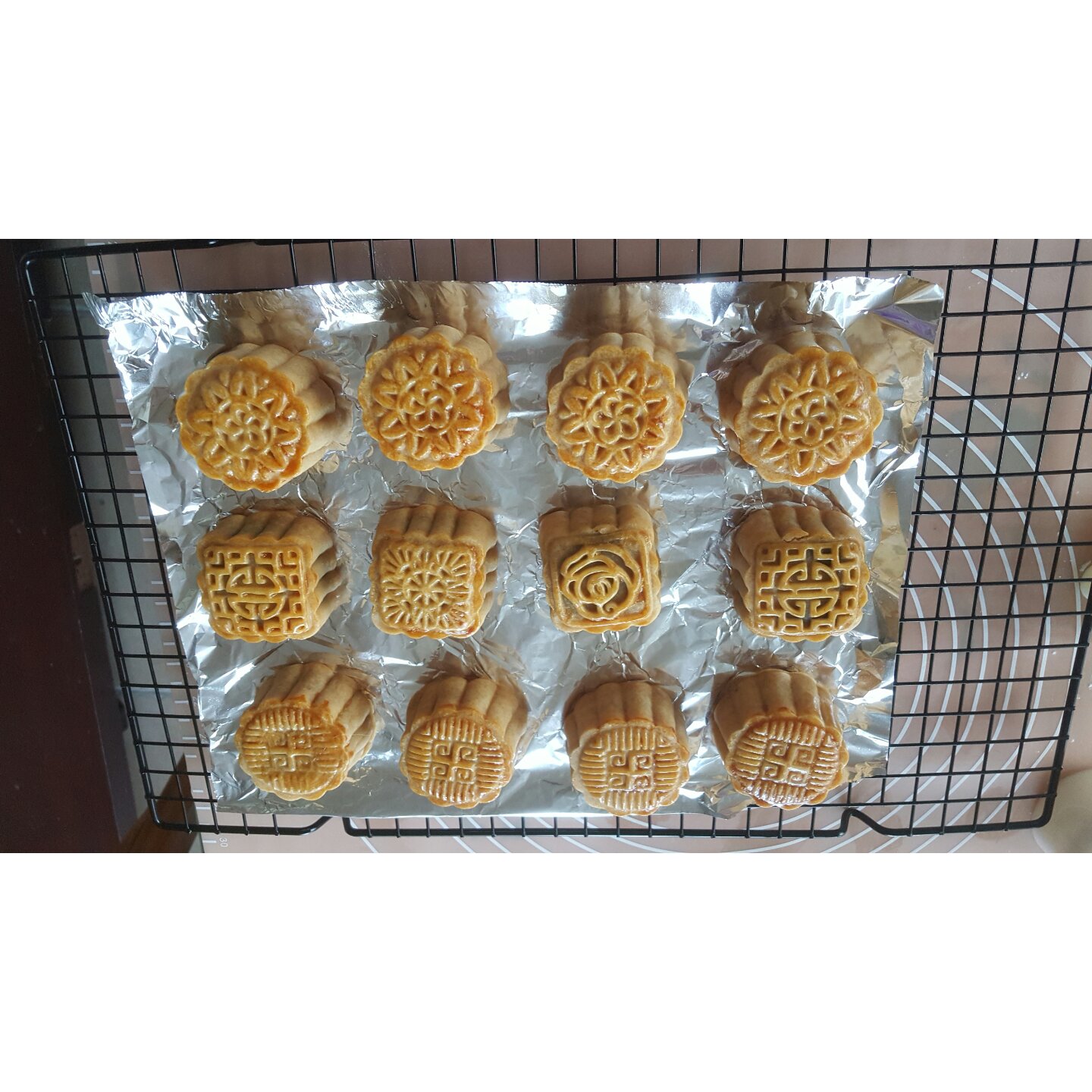 广式蛋黄莲蓉月饼