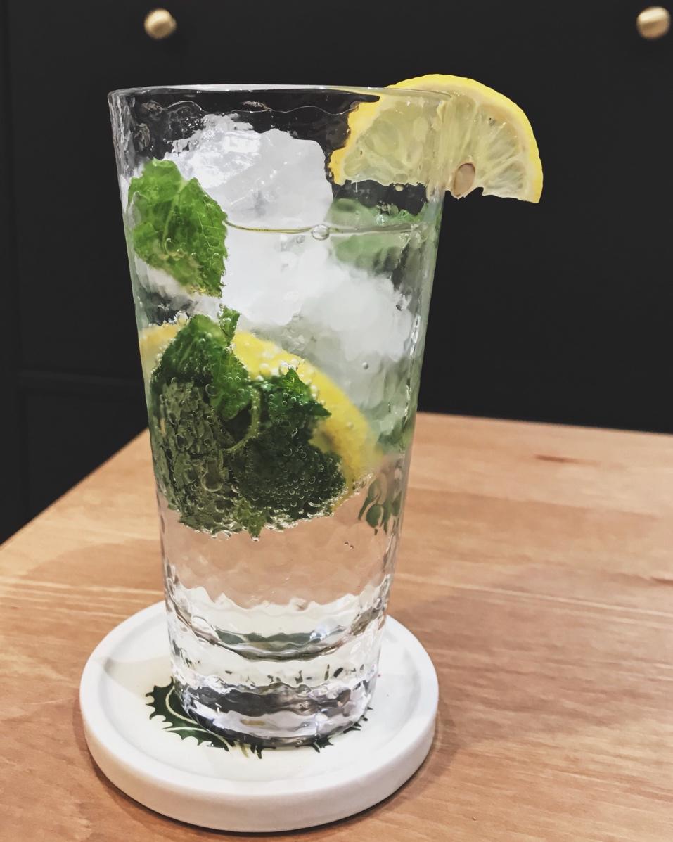 张雨薇小胖子做的无酒精莫吉托