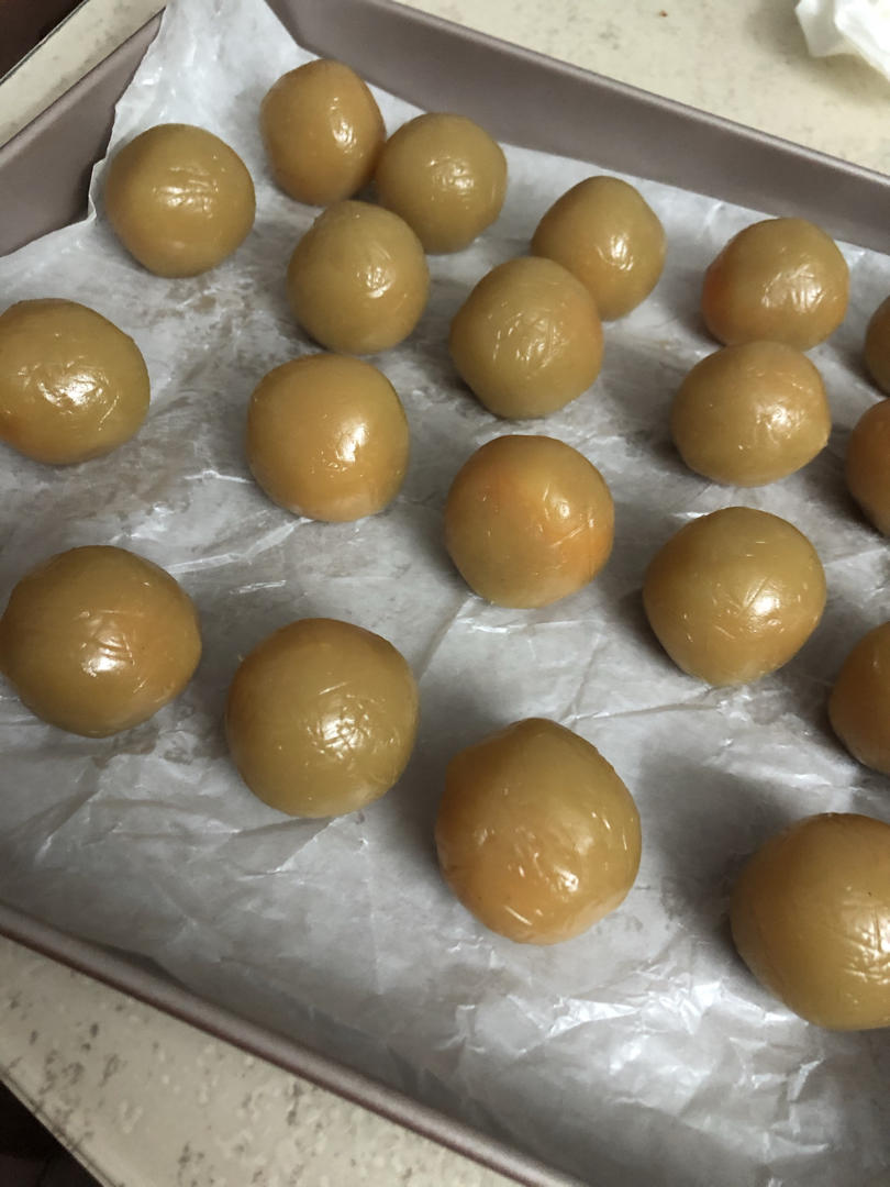 广式月饼——蛋黄莲蓉月饼