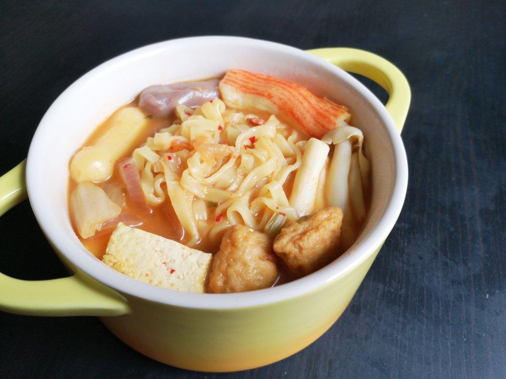 韩式部队锅 Korean Hot Pot (Budae-jjigae)
