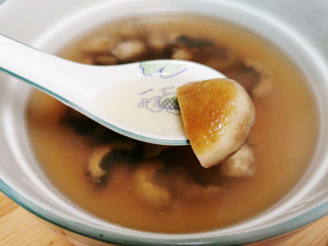 鲜掉眉毛口蘑汤