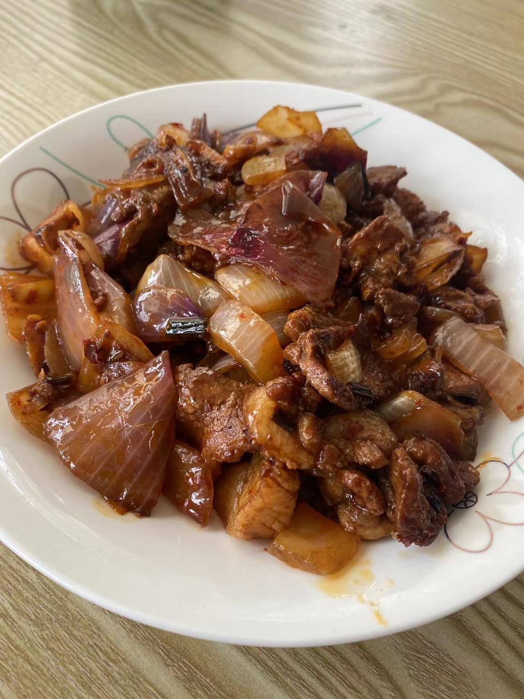 色香味俱全的洋葱炒肉