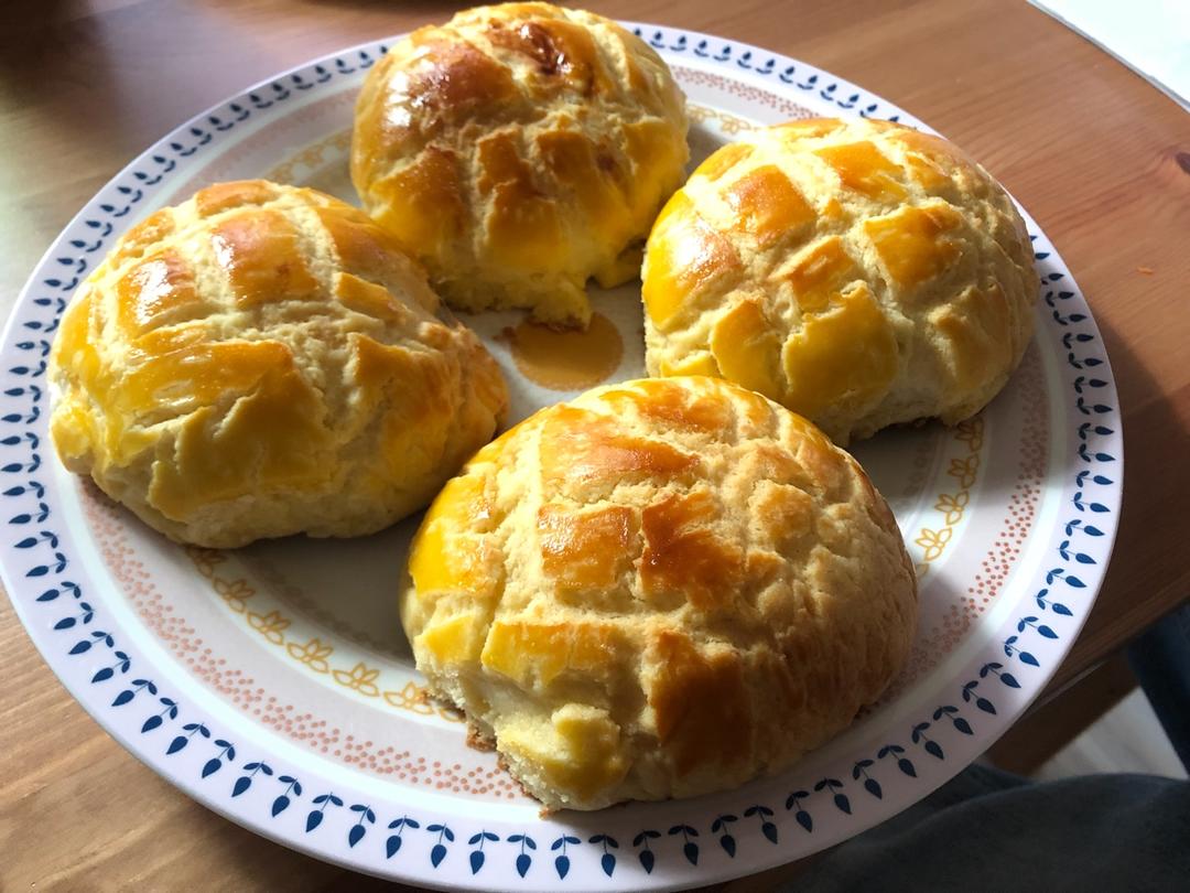 好吃到炸裂的港式菠萝包（附带制作酥皮的小视频）
