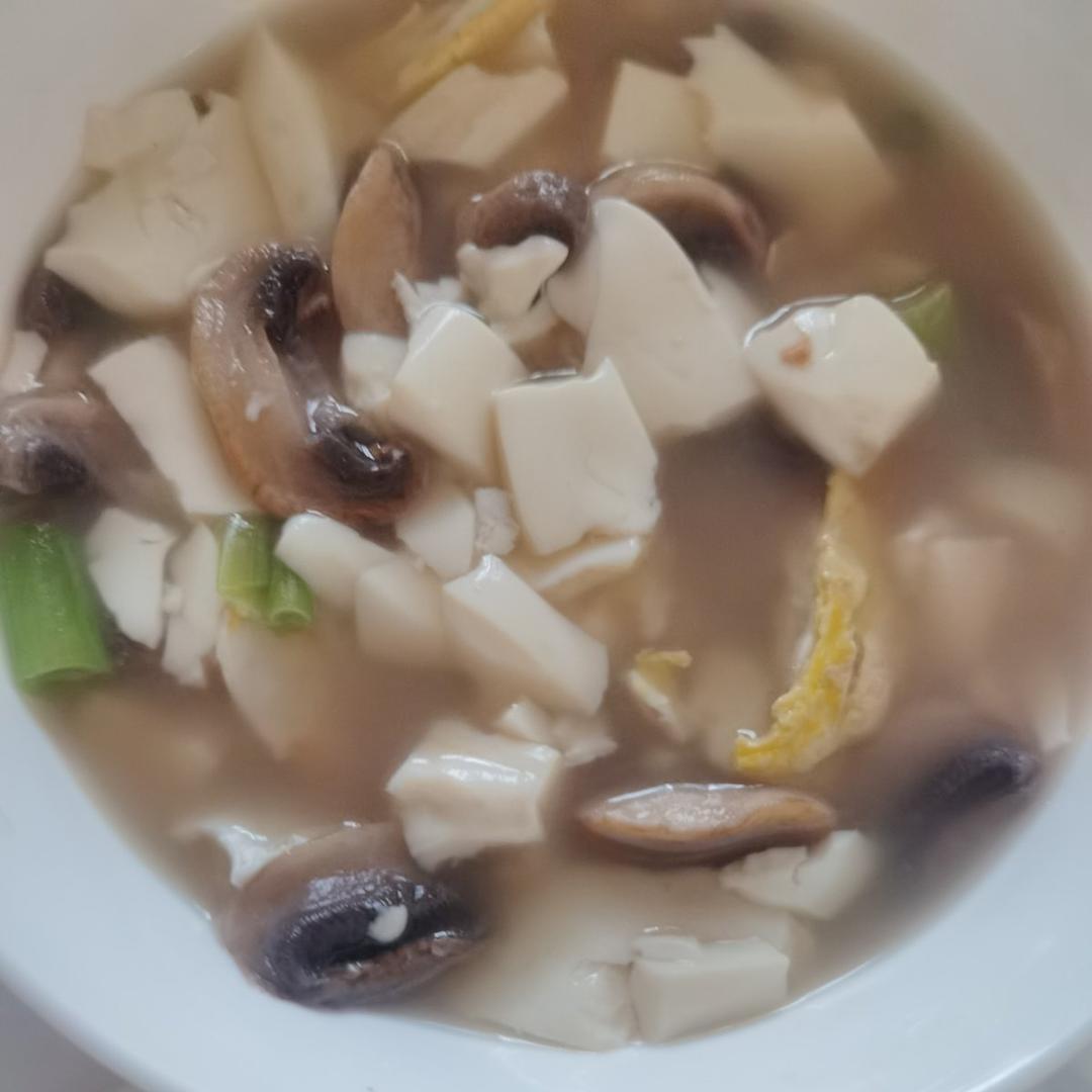 口蘑鸡蛋豆腐汤