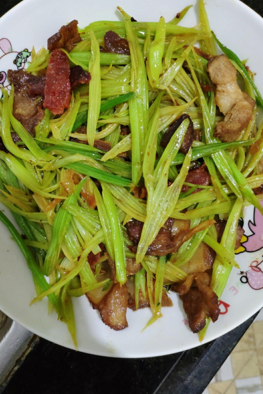 西芹炒腊肠（热菜）