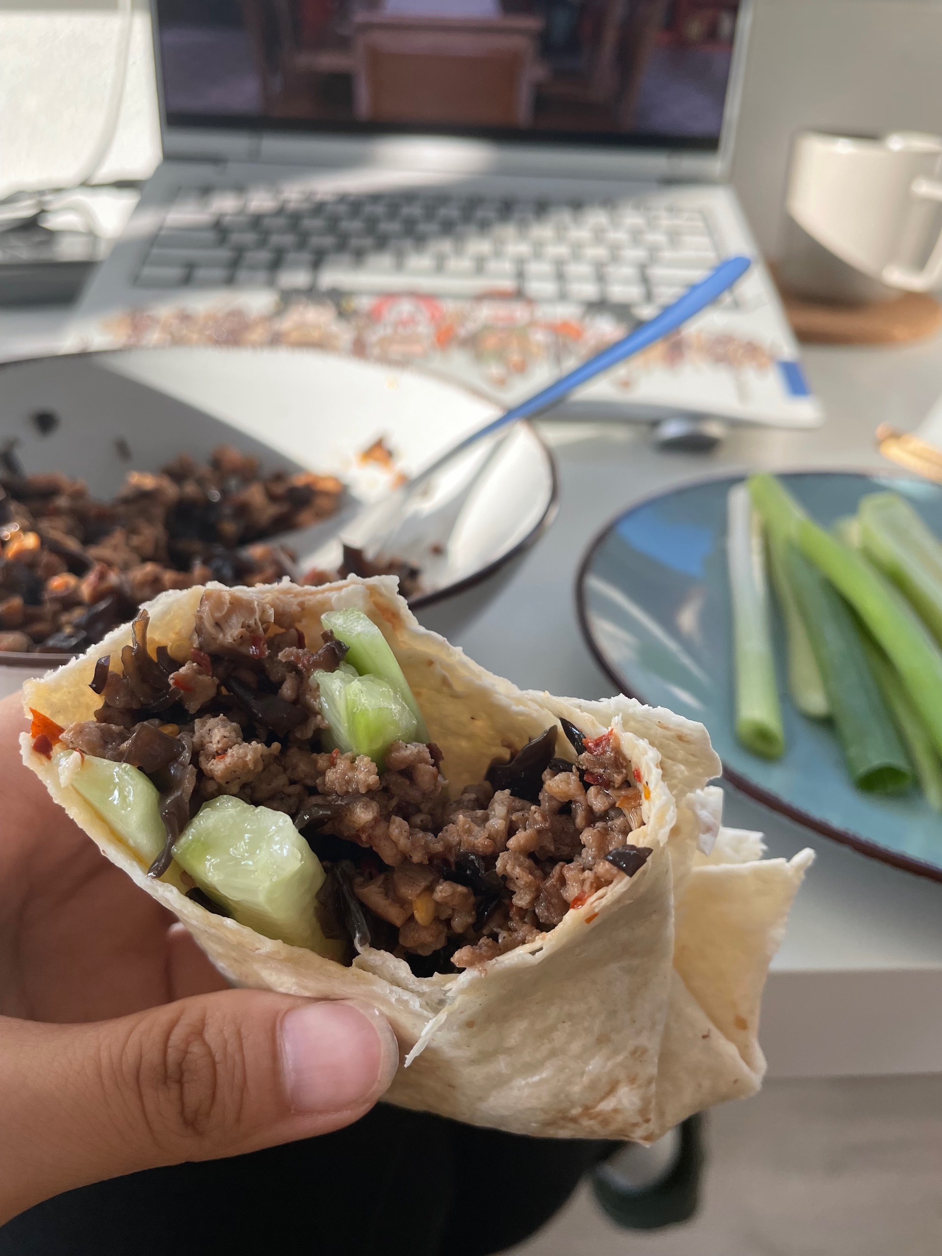 卷饼拌面下饭的百搭菜（木耳香菇肉末）的做法 步骤2