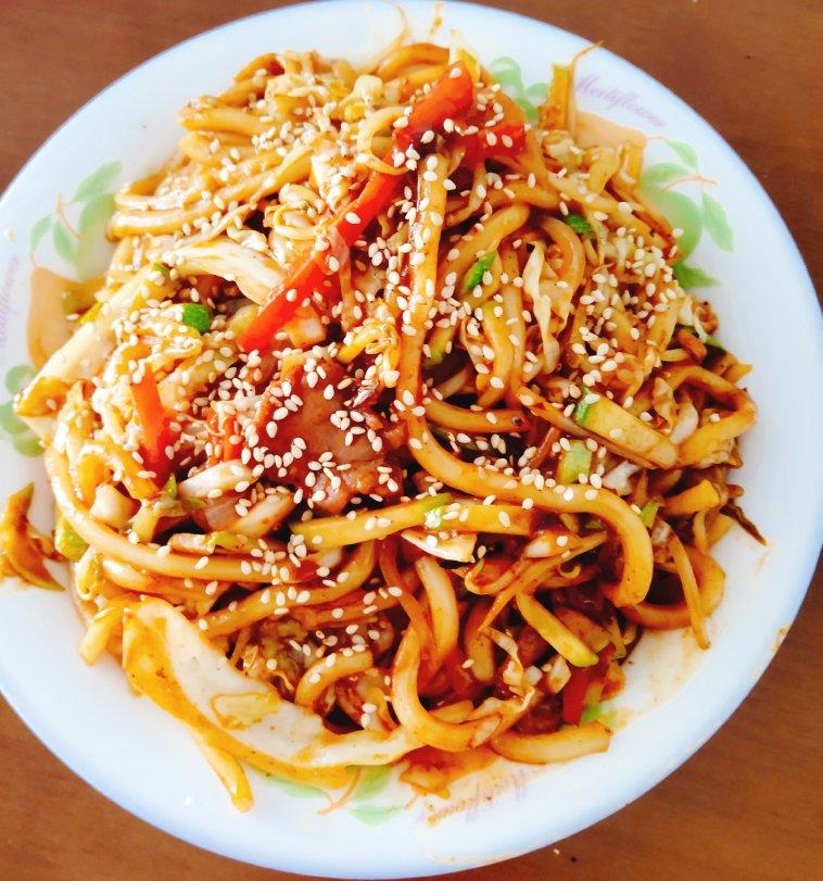 15分钟搞定【肥牛辣炒乌冬】，好吃省心还管饱！