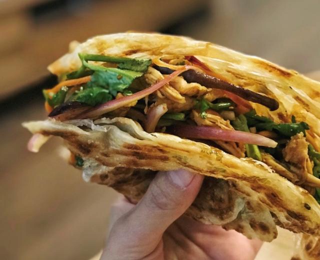 酸辣鸡丝手抓饼的做法