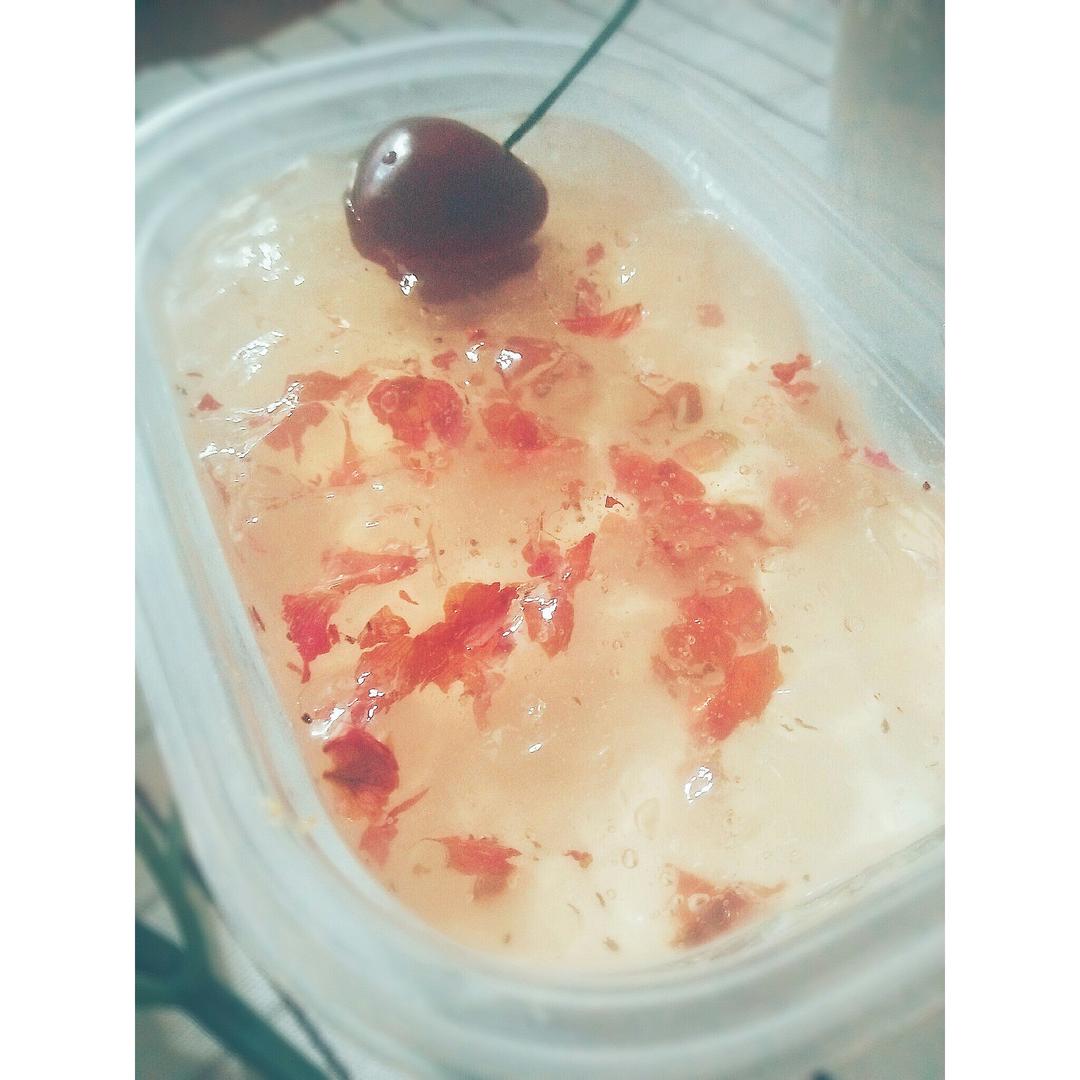 草莓果冻慕斯蛋糕