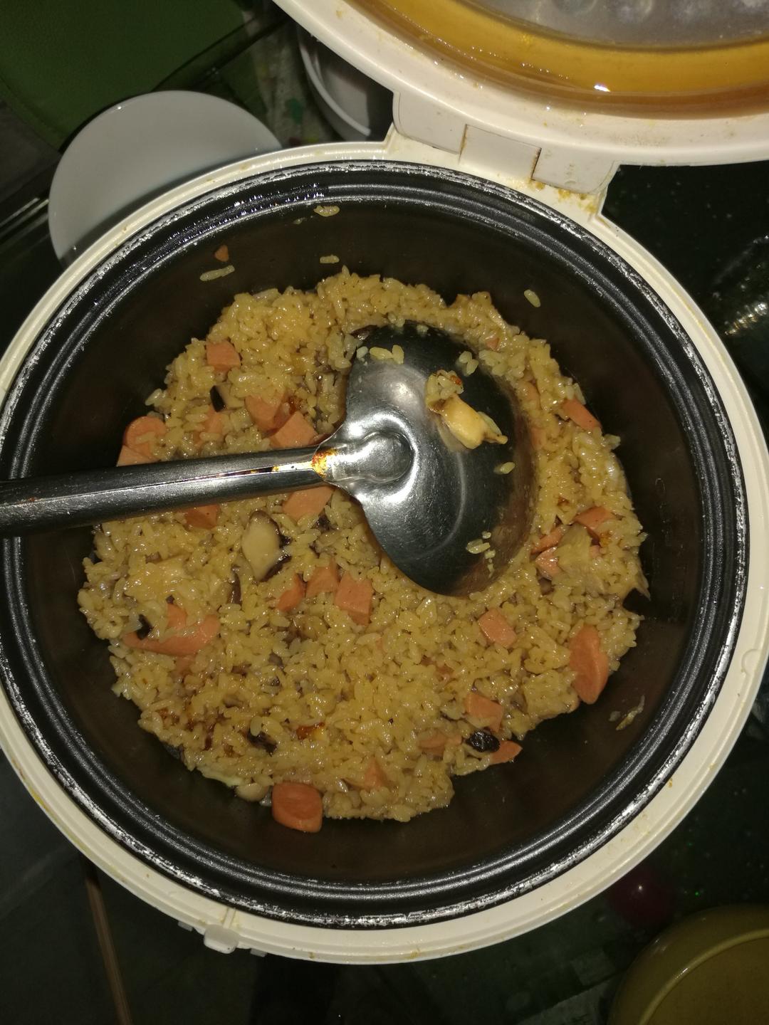 电饭锅香菇香肠饭(●´∀｀●)