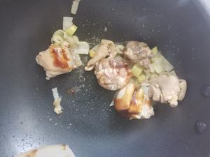土豆炖鸡肉(焖鸡）的做法 步骤4