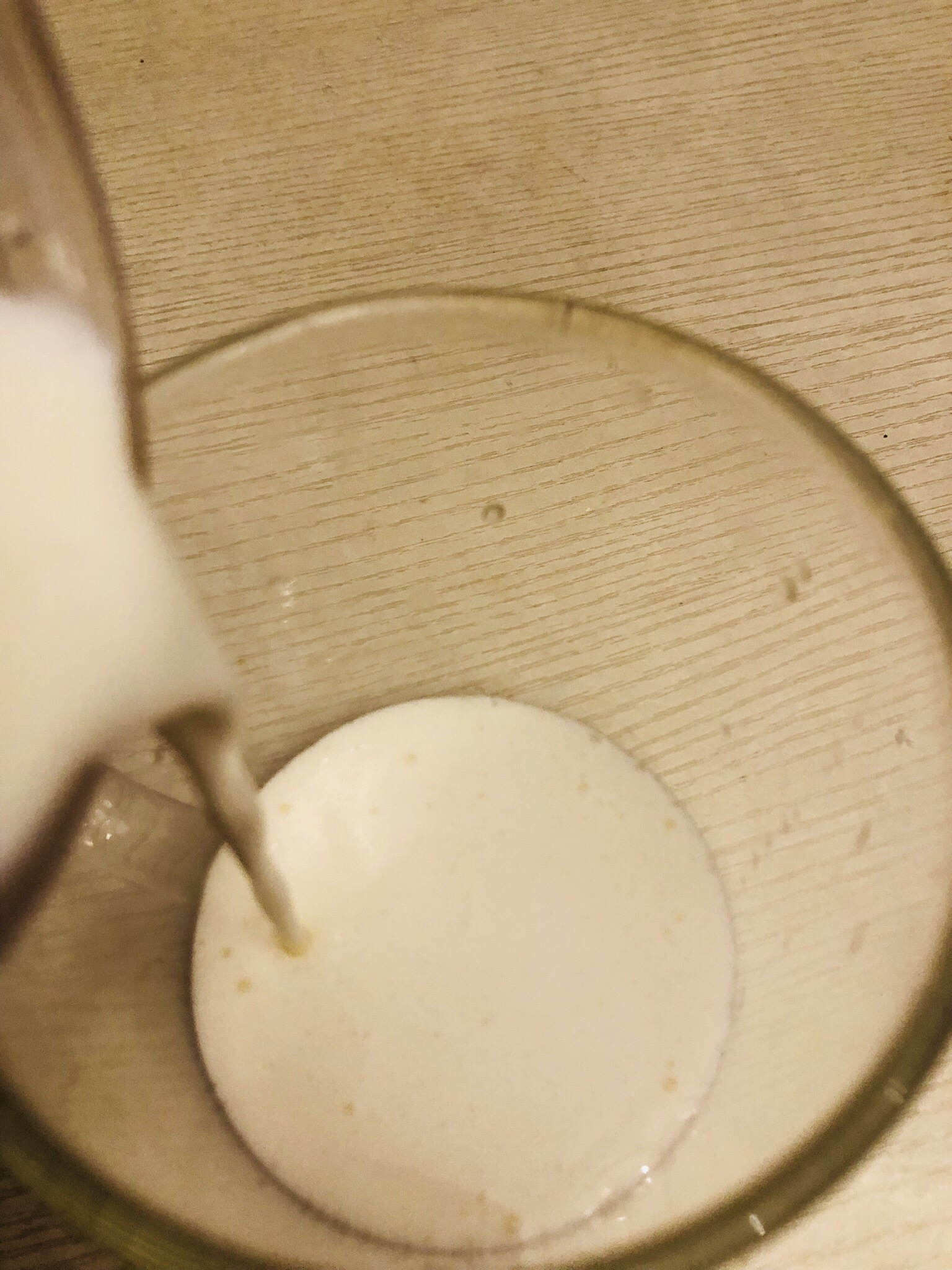 小白都会的超超超超级简单的香蕉奶昔（榨汁杯）的做法