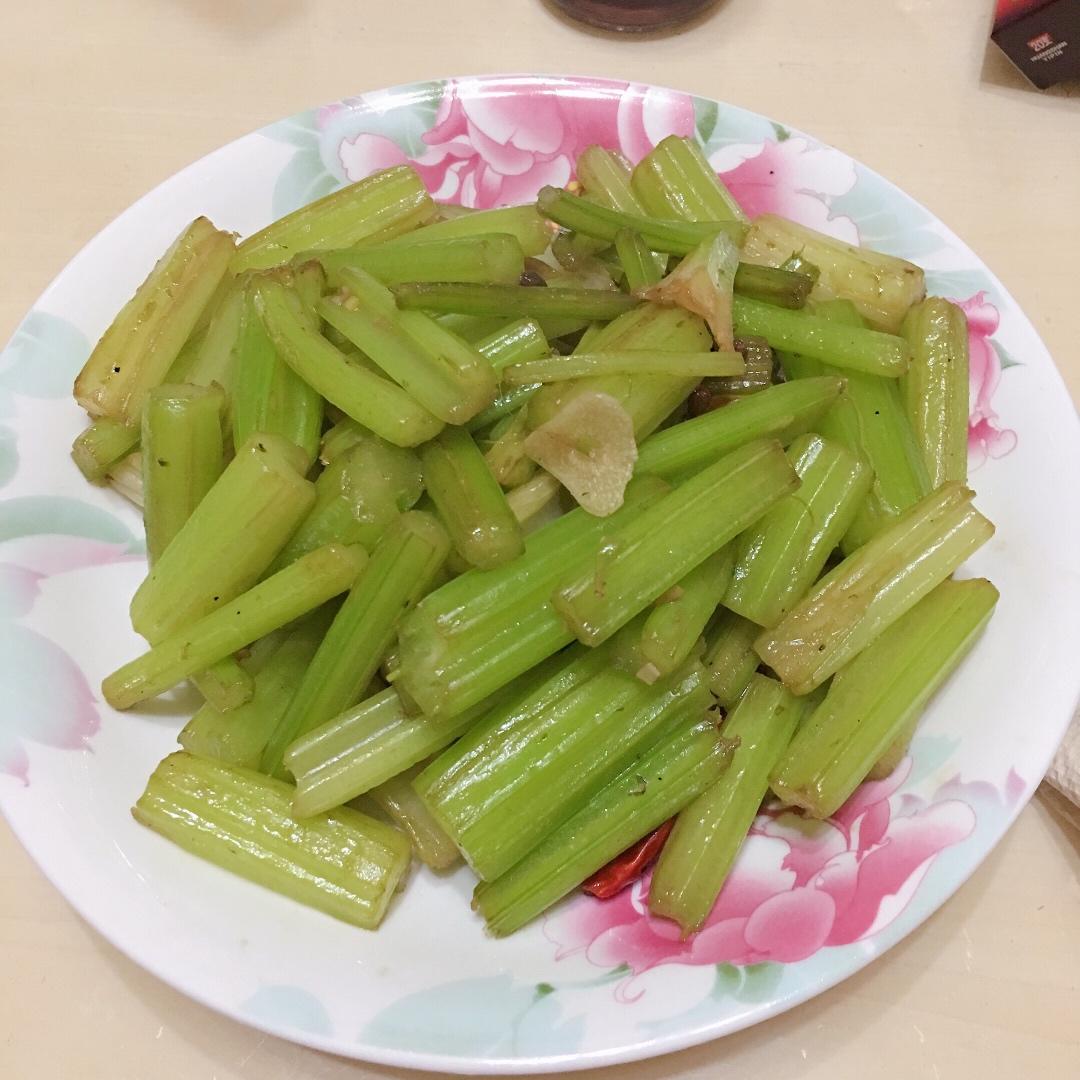 炝炒芹菜