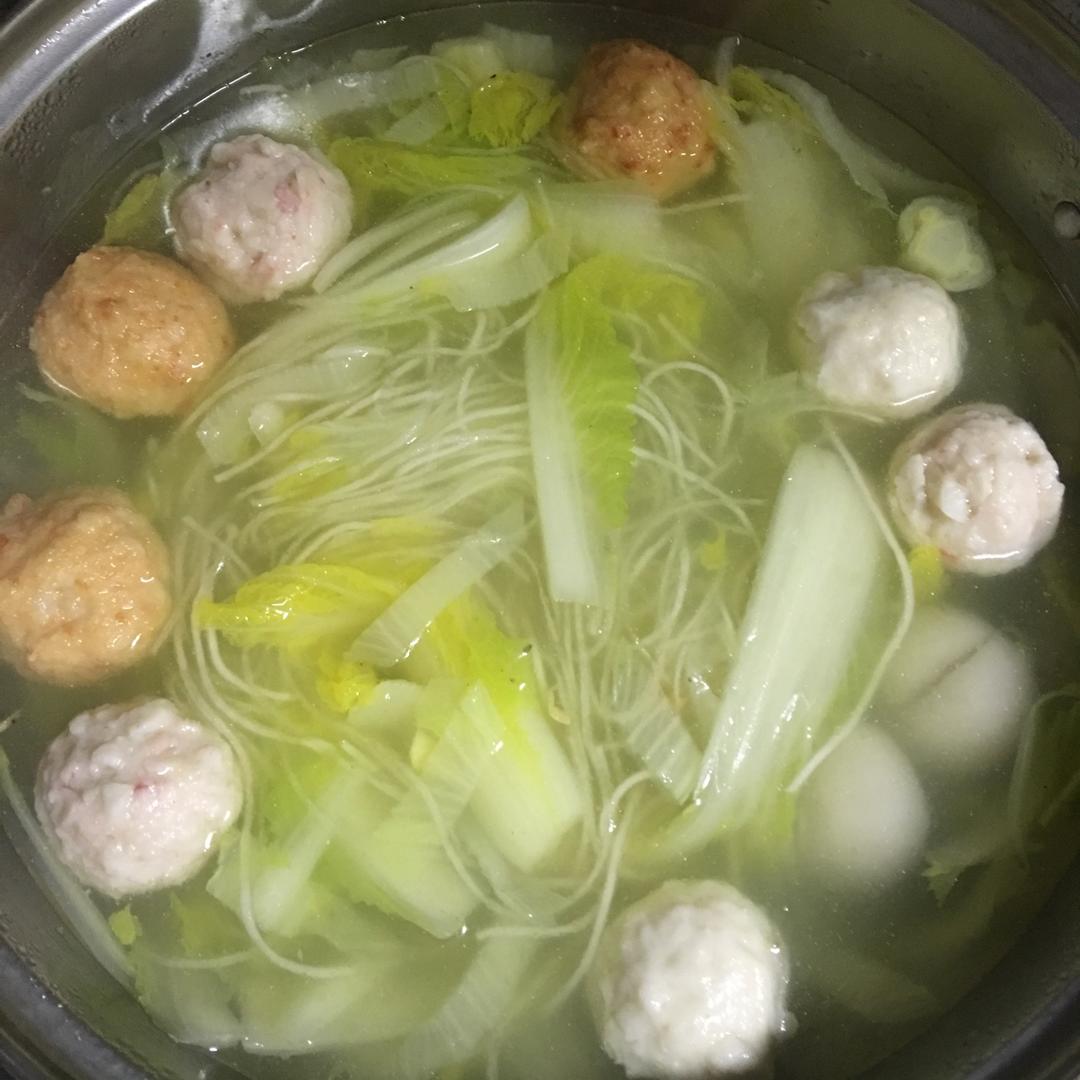 白菜丸子粉丝汤