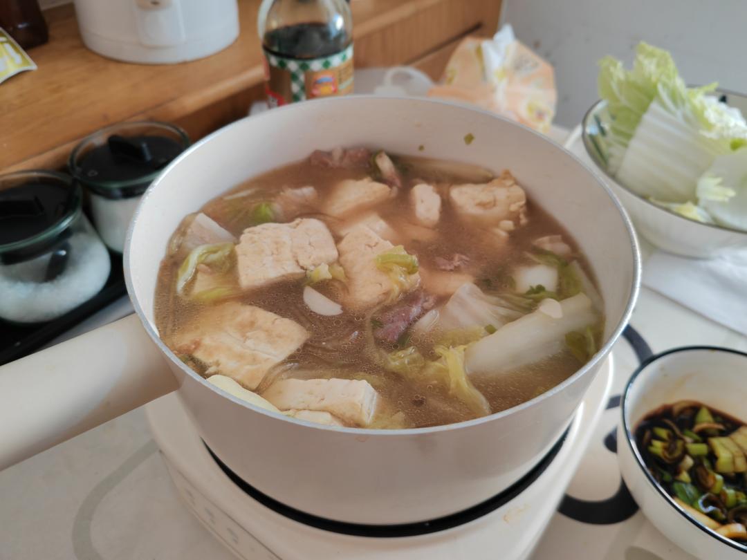 天冷了，一定要来锅热乎乎的白菜粉条炖豆腐