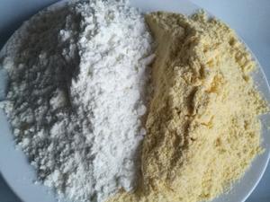 玉米粉小麦粉混合馒头的做法 步骤1