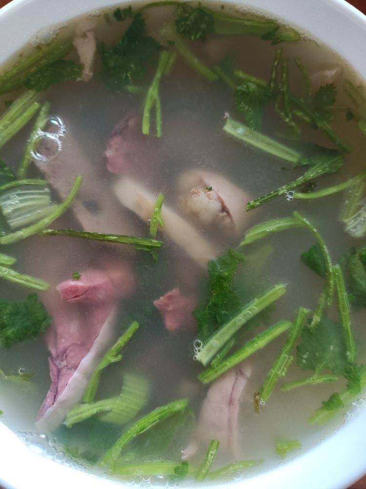 要不是牛肉贵，这赛过牛肉汤的牛杂汤不会上饭桌