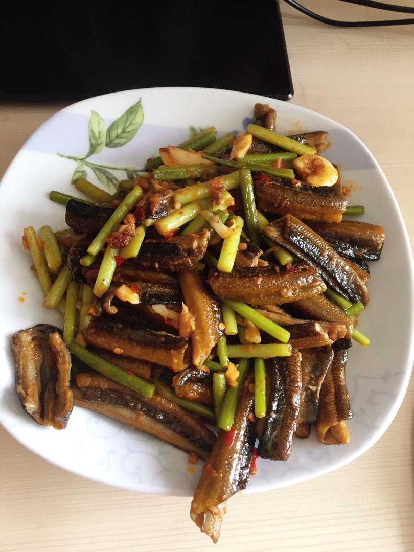 鳝鱼炒蒜薹