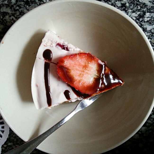 草莓果粒冻芝士蛋糕