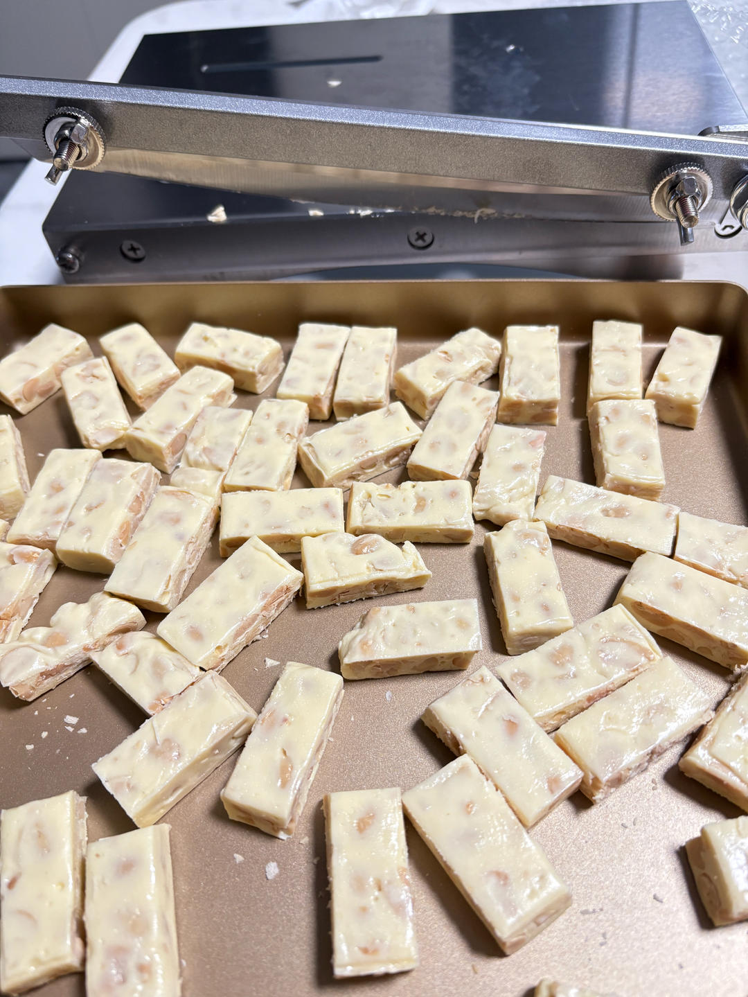 超详细TIPS—自制超美味牛轧糖（熬糖版），秒杀棉花糖版