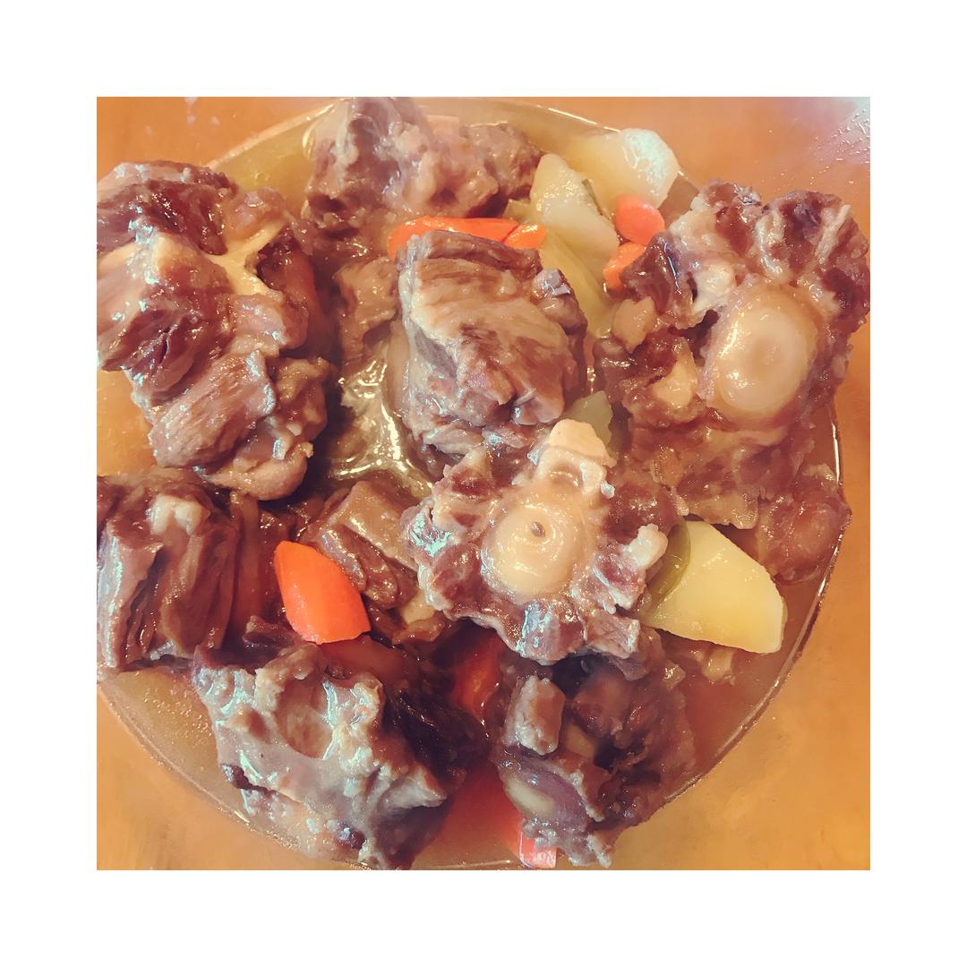 红烧（焖）牛尾