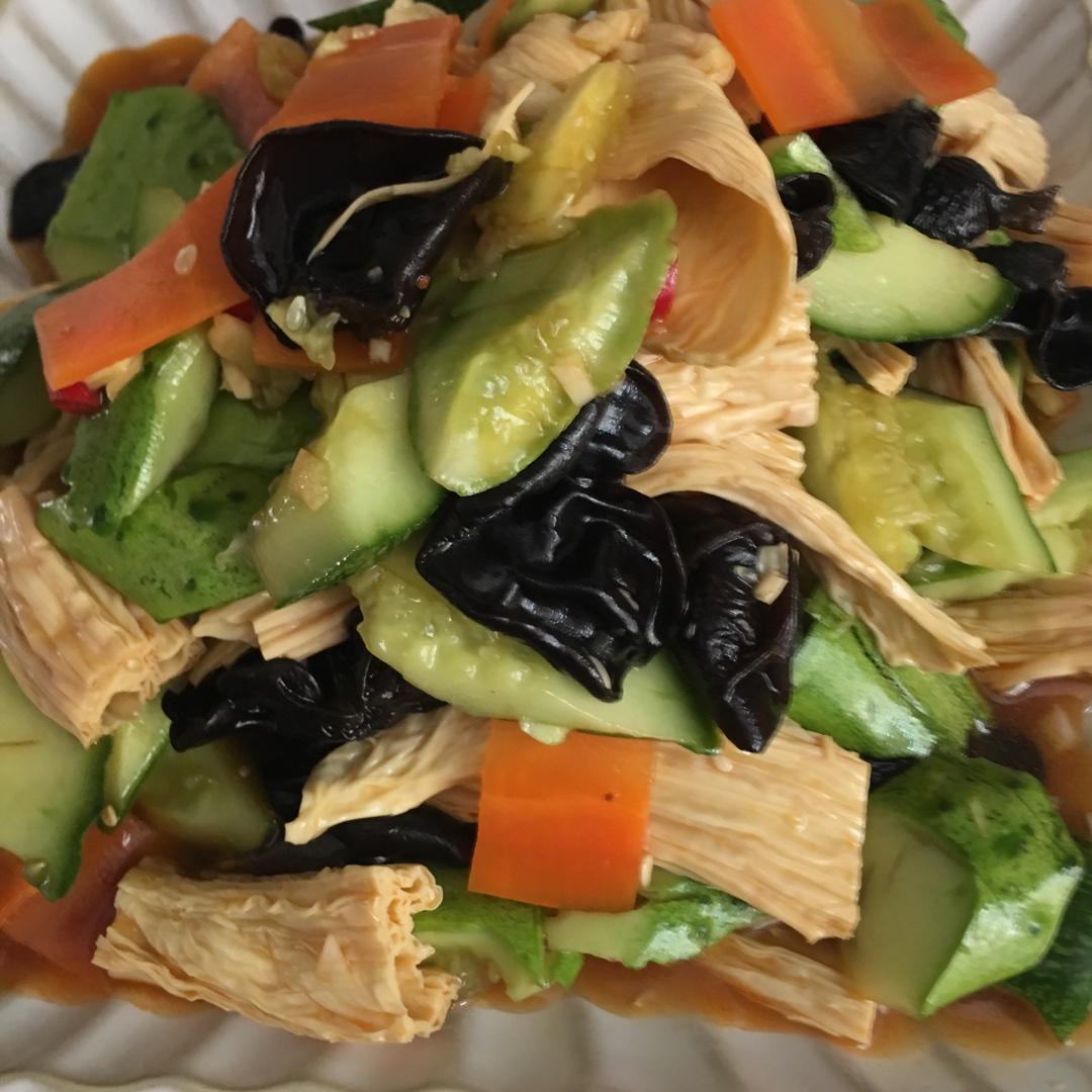 开胃菜：凉拌腐竹(附上灵魂拌汁)