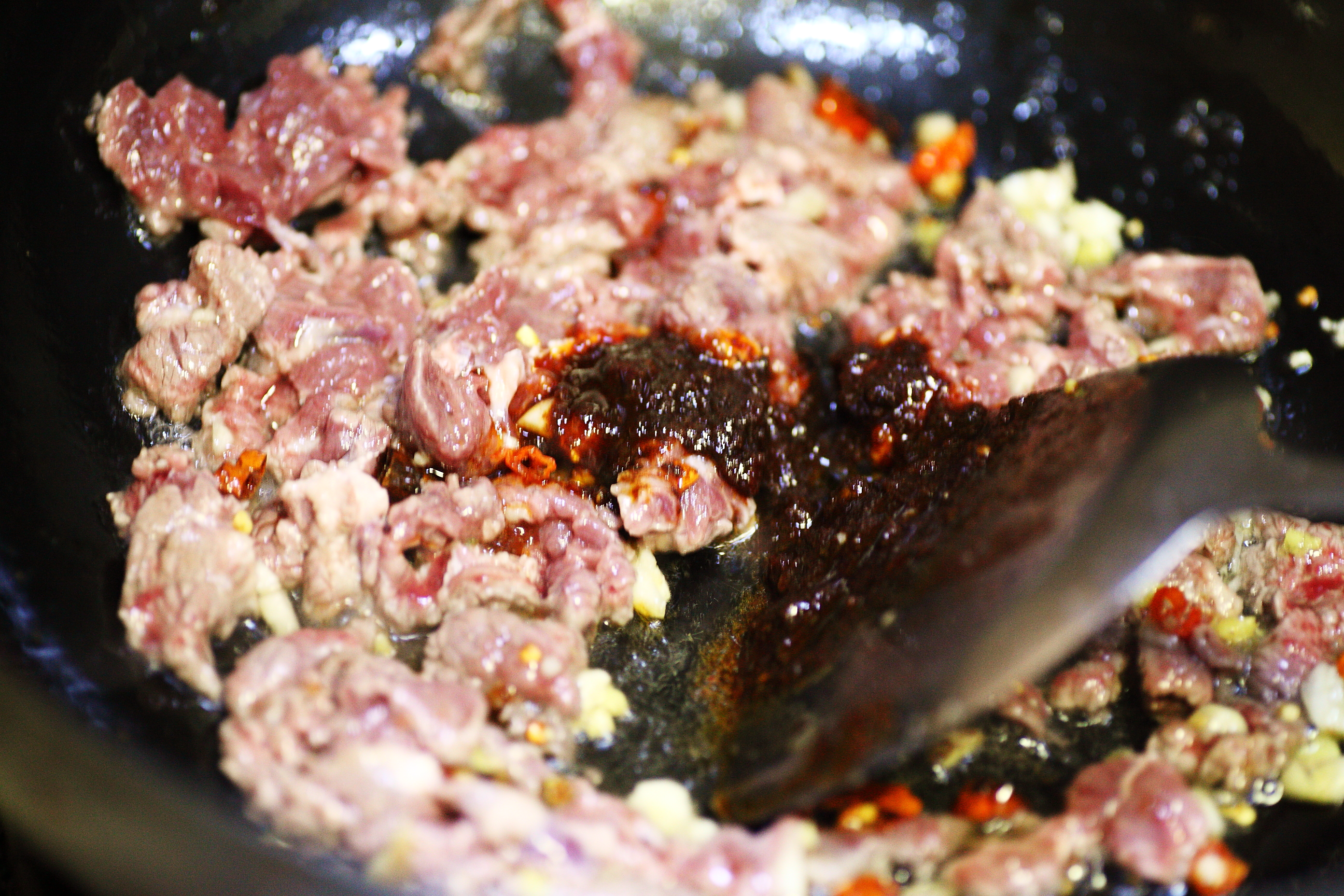 干炒牛肉面 超级惹味武汉小吃 菜男烧小菜的做法 步骤2