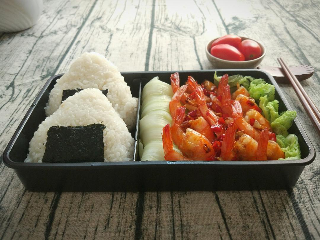 脆皮基围虾+鱼罐头饭团+高汤娃娃菜便当，每一口都是惊喜！的做法