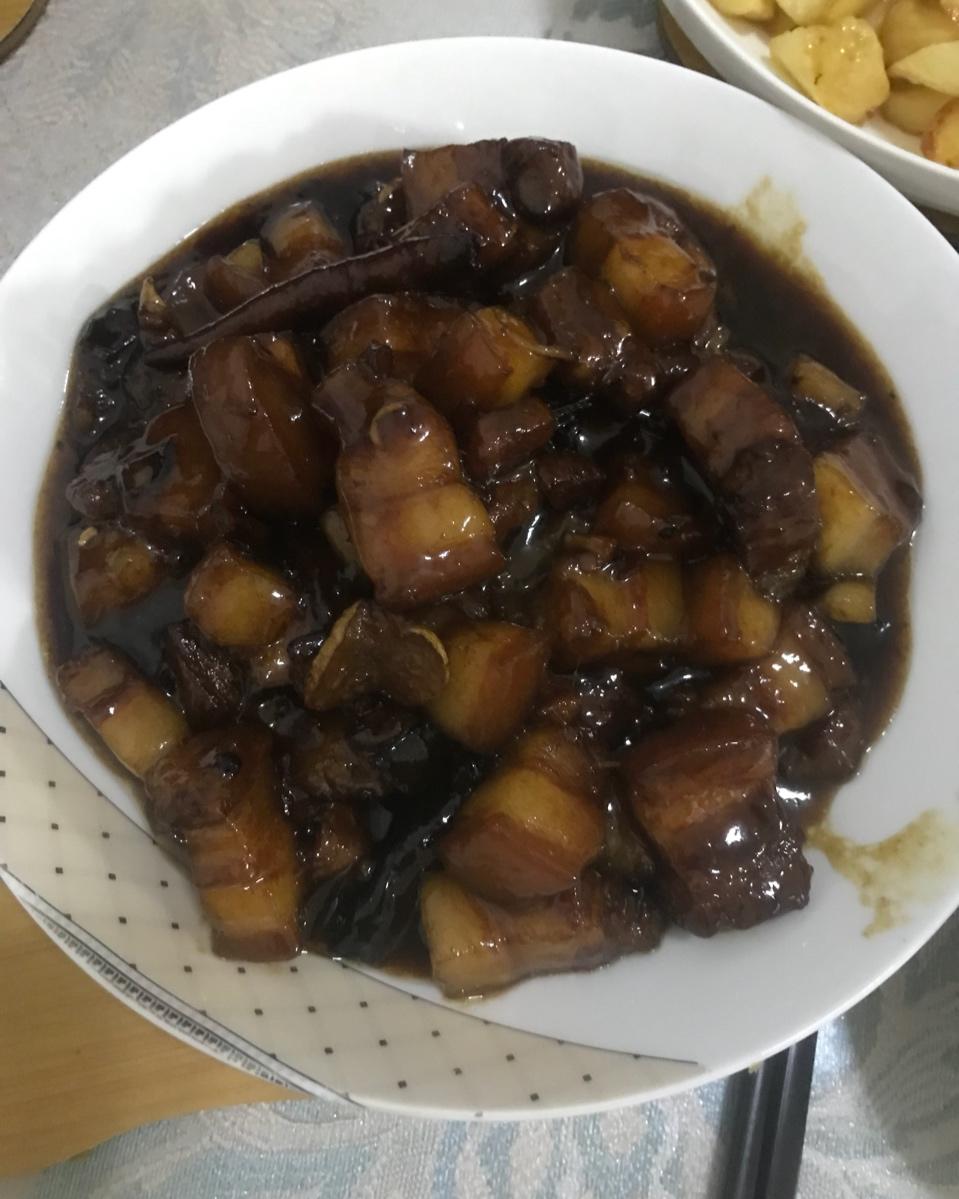 吃着碗里望着锅里的红烧肉