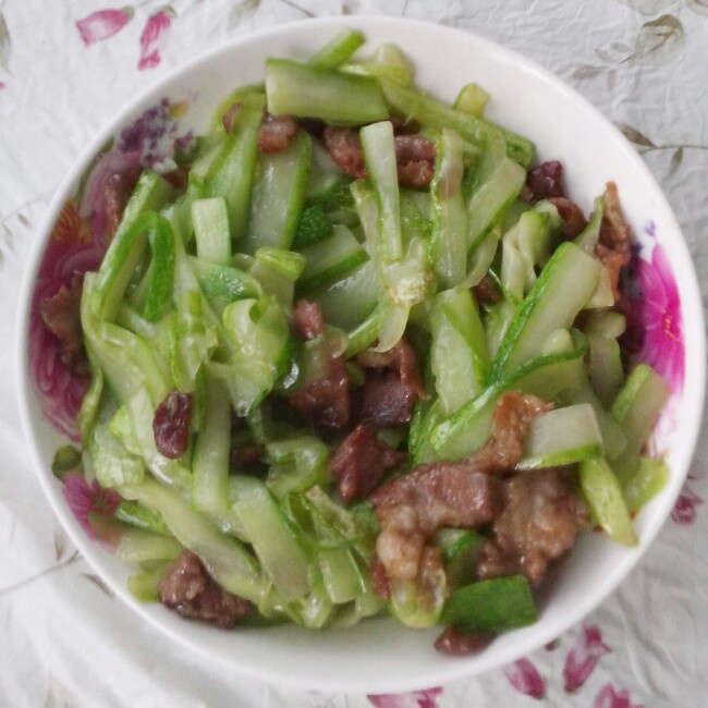黄瓜炒肉片