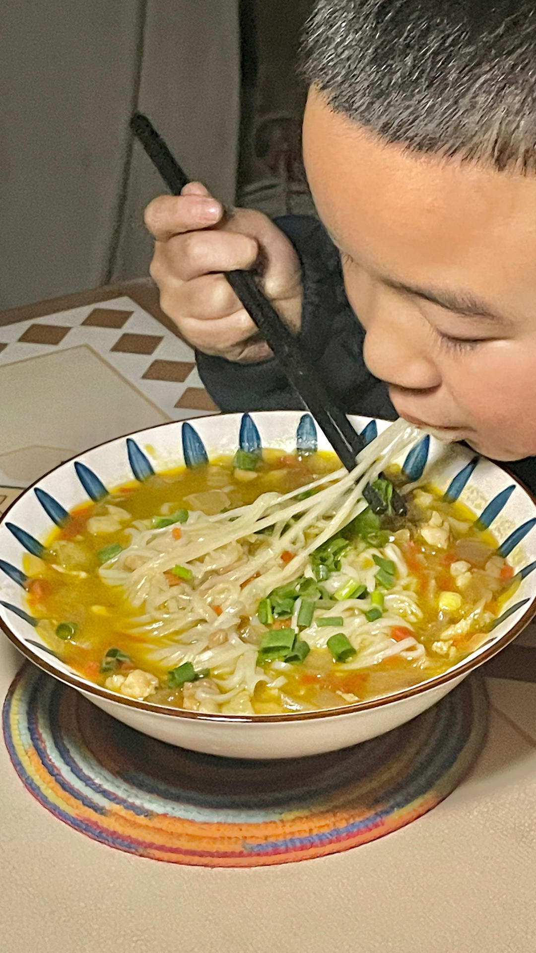 大小朋友喜欢的咖喱肉酱面