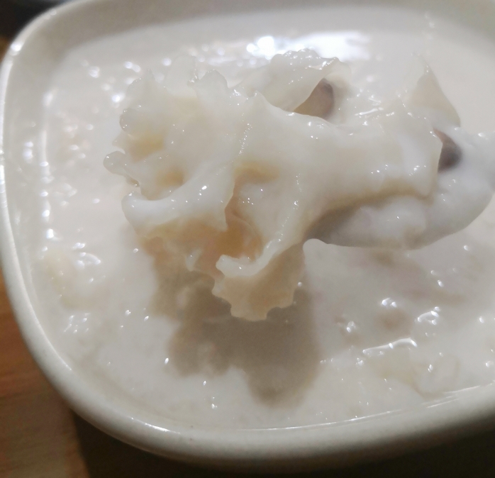 莲子银耳鲜奶粥的做法