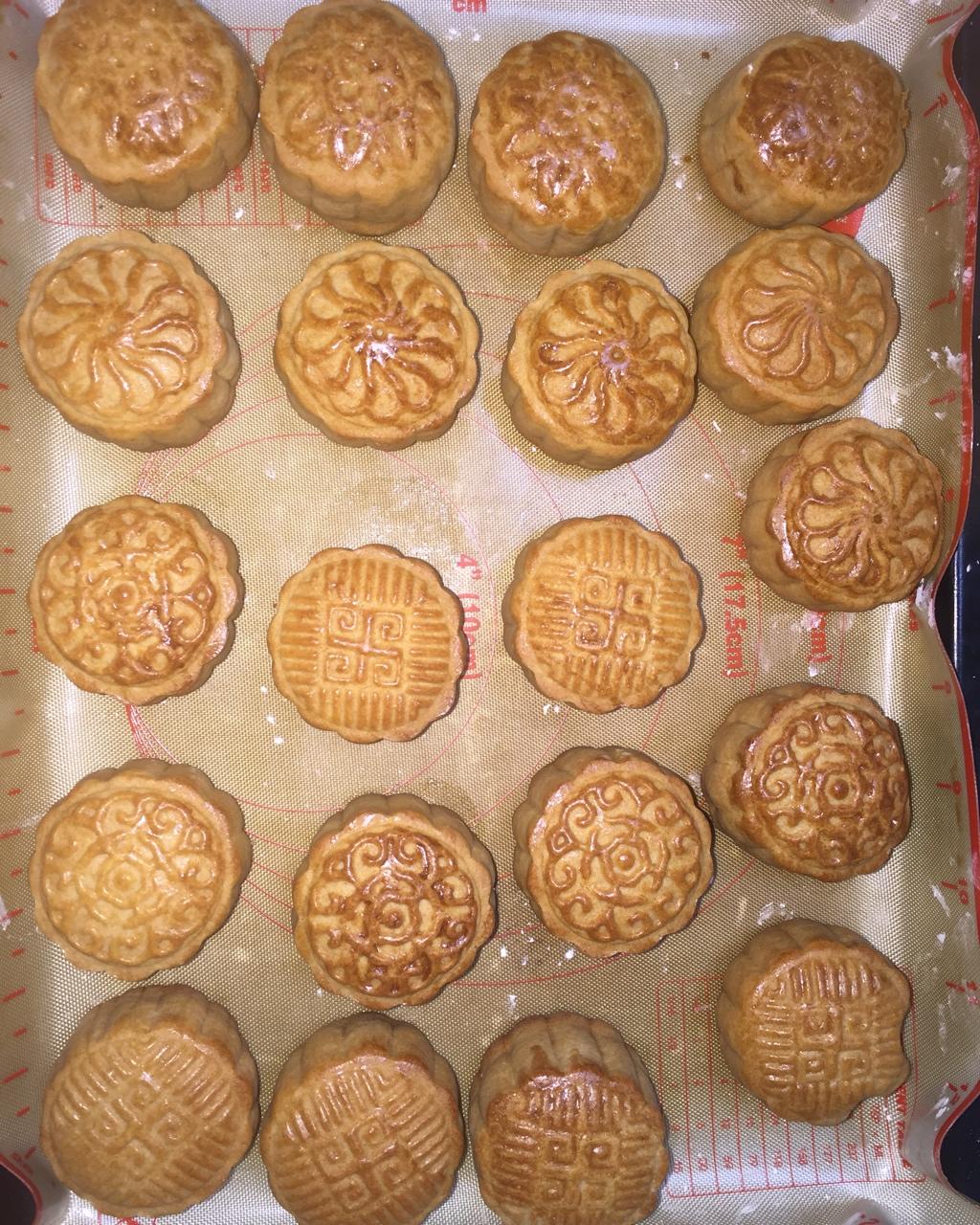 广式月饼—蛋黄莲蓉月饼