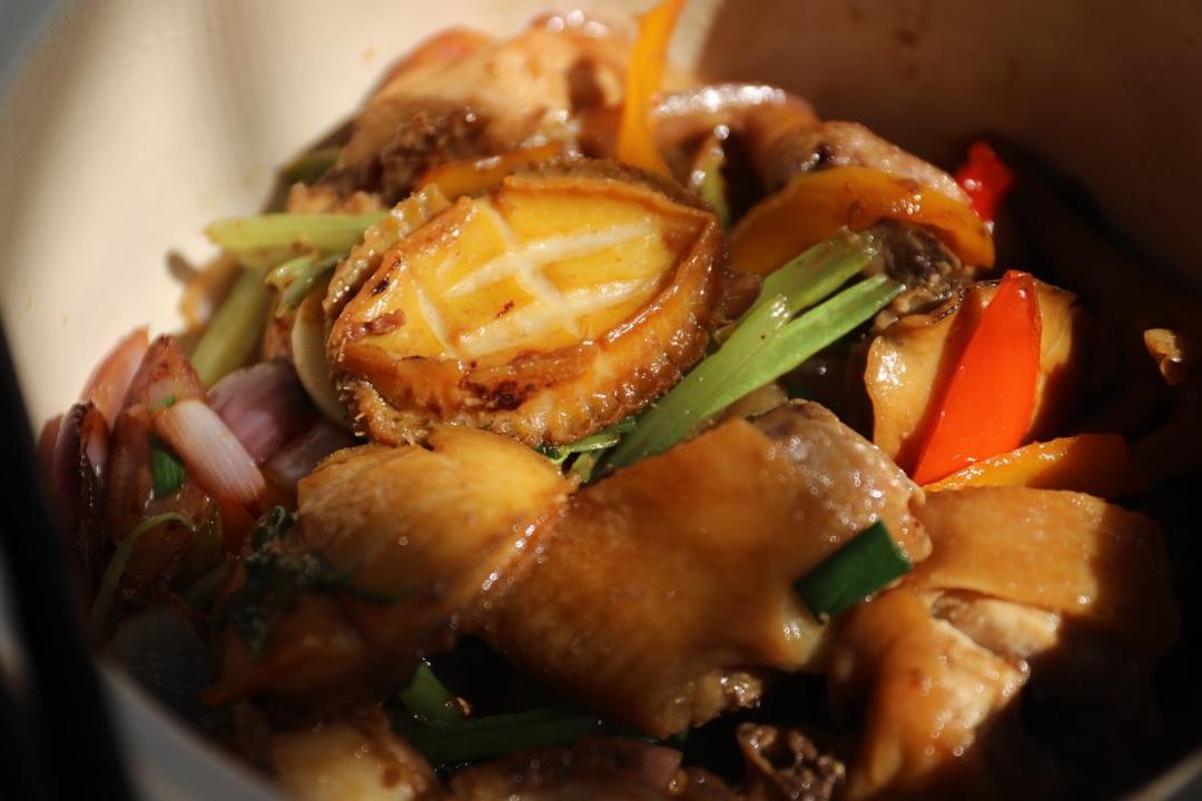 鲍鱼啫啫鸡/鲍鱼烧鸡