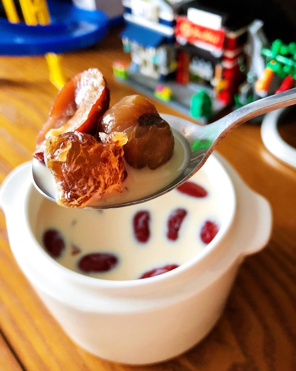 {何故居｝桃胶奶