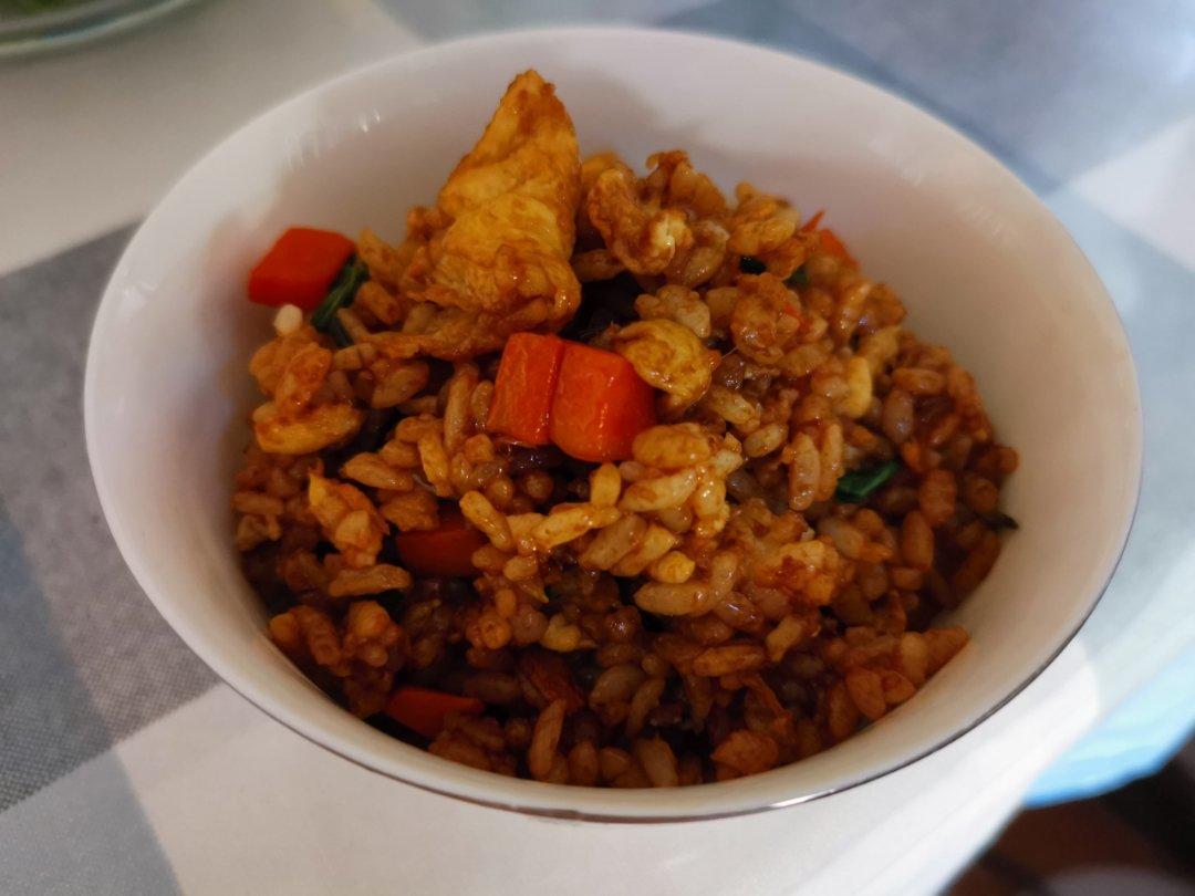 据说是 正宗酱油炒饭