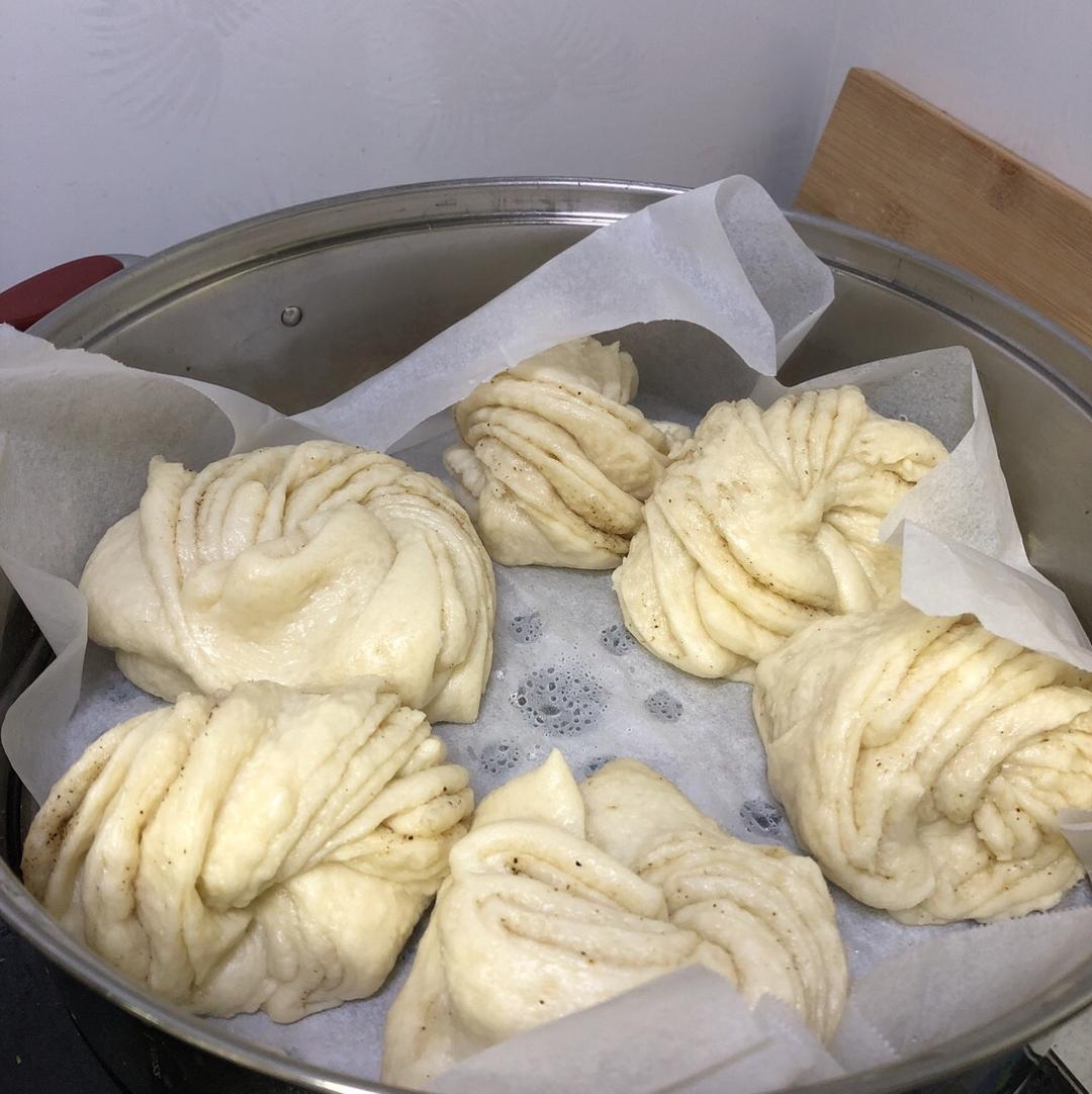 家常椒盐花卷(小视频)
