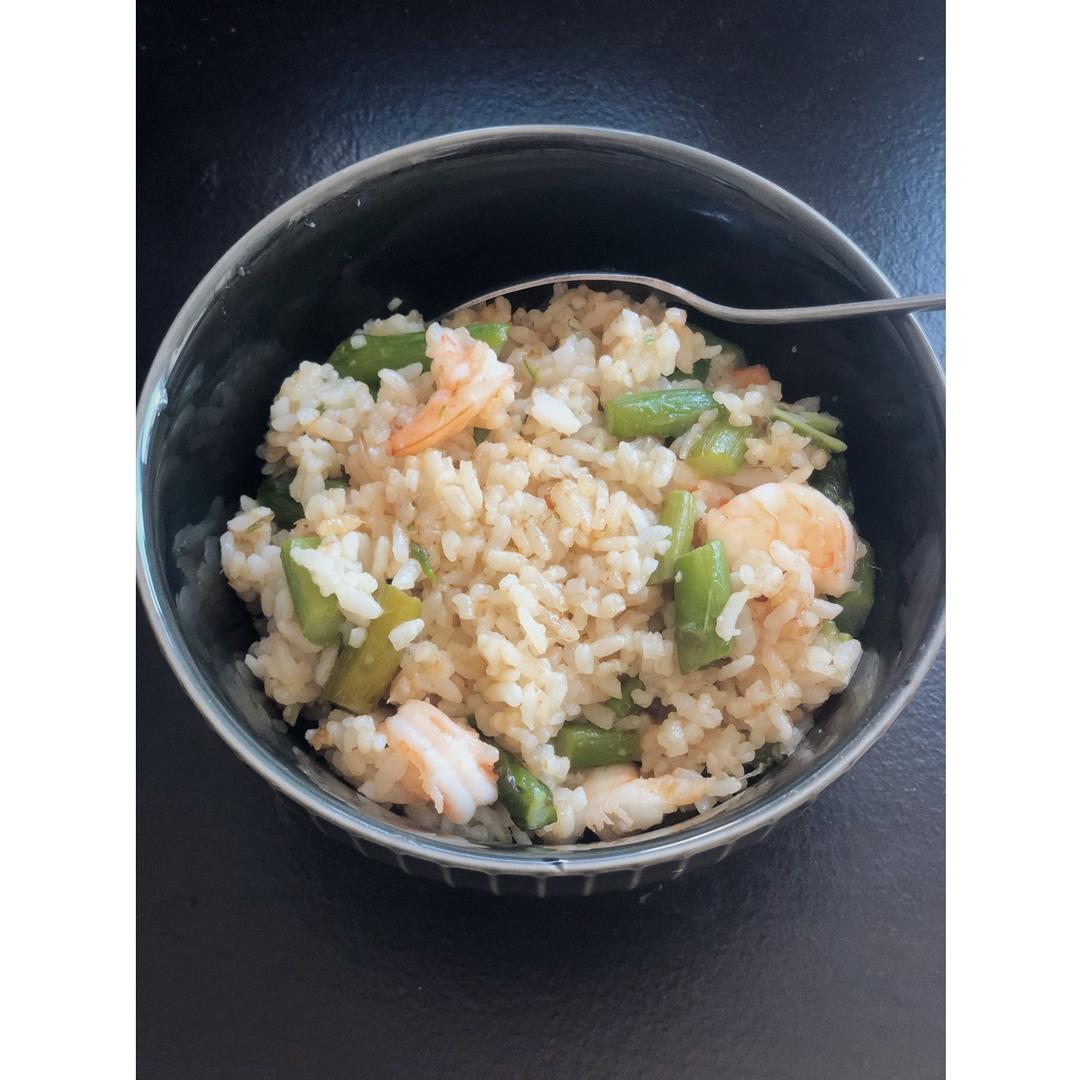 董太的私房菜--虾仁芦笋炒饭